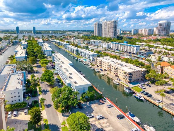 3849 NE 169th St 412, North Miami Beach FL 33160