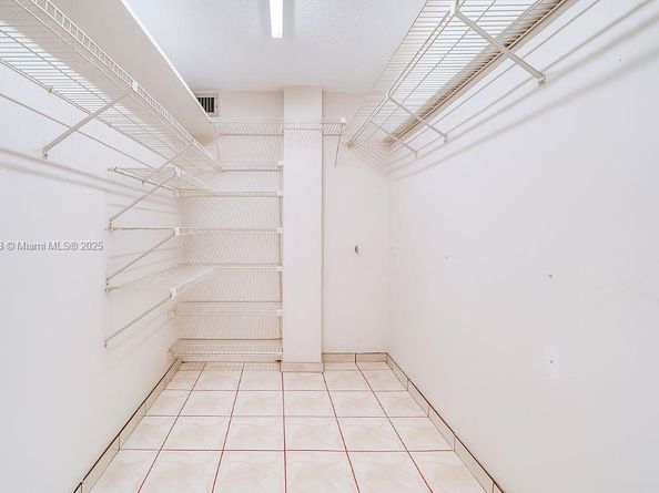 3849 NE 169th St 412, North Miami Beach FL 33160