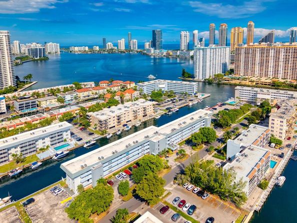 3849 NE 169th St 412, North Miami Beach FL 33160