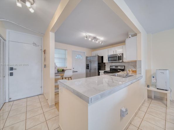 3849 NE 169th St 412, North Miami Beach FL 33160