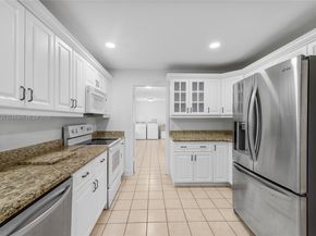 1561 SW 72nd Ave, Plantation FL 33317