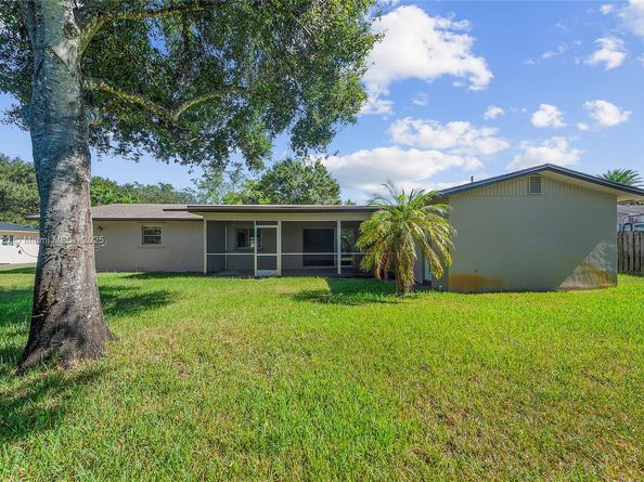 1561 SW 72nd Ave, Plantation FL 33317