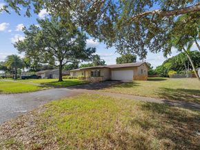 1561 SW 72nd Ave, Plantation FL 33317