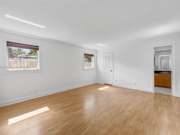 1561 SW 72nd Ave, Plantation FL 33317