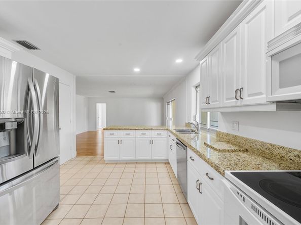 1561 SW 72nd Ave, Plantation FL 33317