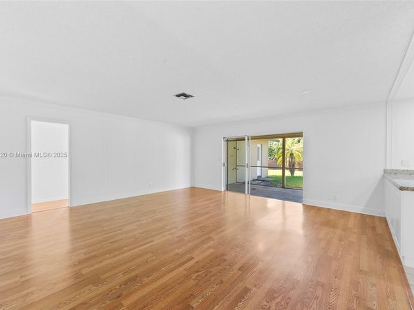 1561 SW 72nd Ave, Plantation FL 33317