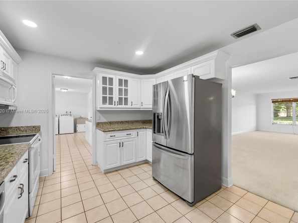 1561 SW 72nd Ave, Plantation FL 33317