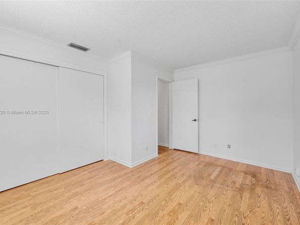 1561 SW 72nd Ave, Plantation FL 33317