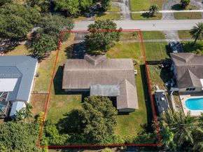 1561 SW 72nd Ave, Plantation FL 33317