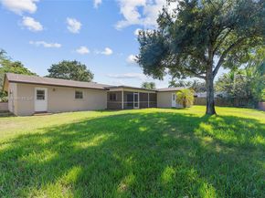 1561 SW 72nd Ave, Plantation FL 33317