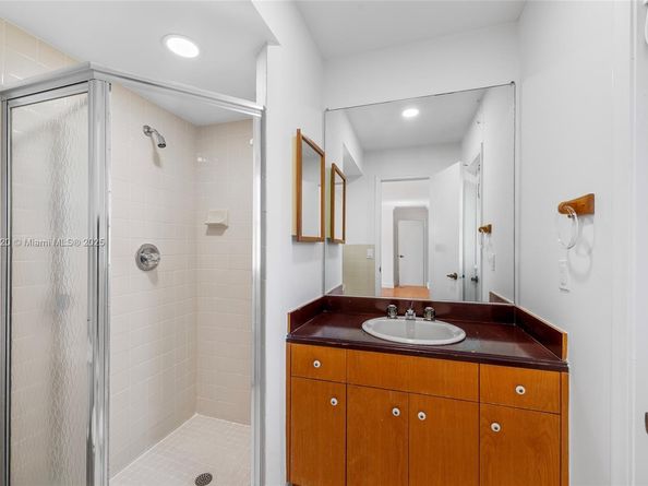 1561 SW 72nd Ave, Plantation FL 33317