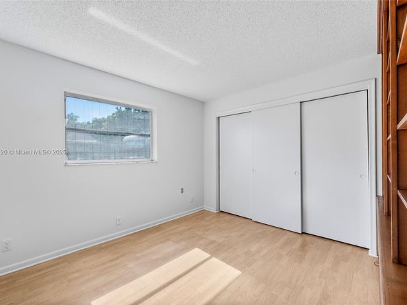 1561 SW 72nd Ave, Plantation FL 33317