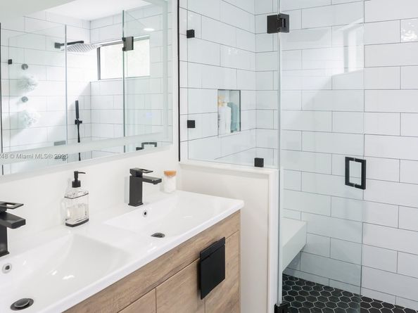 400 Valencia Ave 3, Coral Gables FL 33134