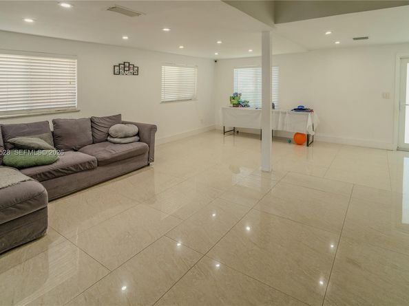 2148 NE 181st St, North Miami Beach FL 33162