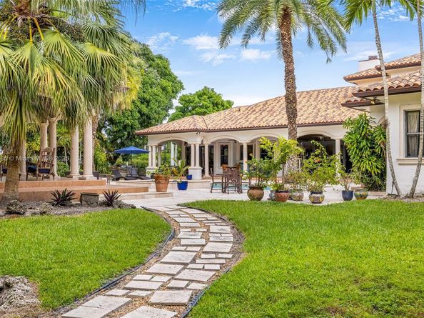 7030 SW 72nd Ct, Miami FL 33143