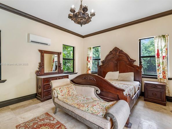 7030 SW 72nd Ct, Miami FL 33143