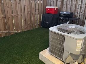 21068 NE 8th Ave, Miami FL 33179