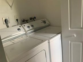 425 W Park Dr 12, Miami FL 33172