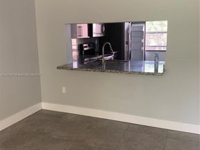 425 W Park Dr 12, Miami FL 33172