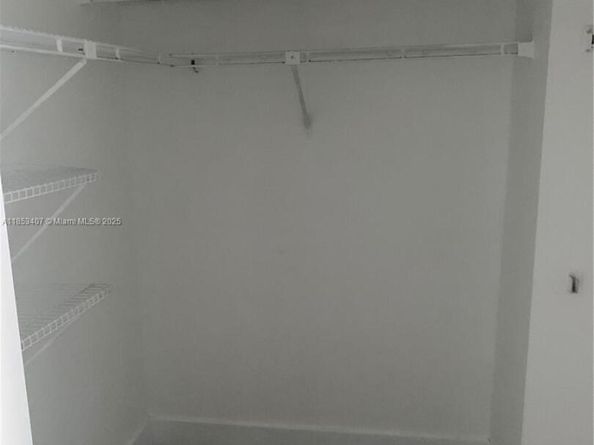 425 W Park Dr 12, Miami FL 33172