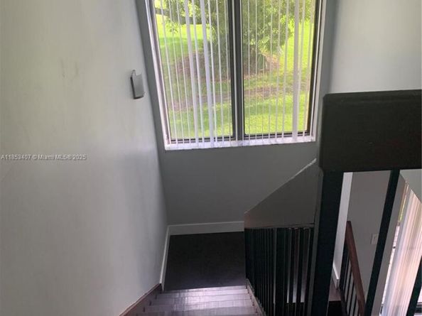425 W Park Dr 12, Miami FL 33172