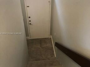 425 W Park Dr 12, Miami FL 33172