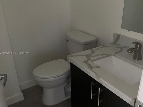 425 W Park Dr 12, Miami FL 33172