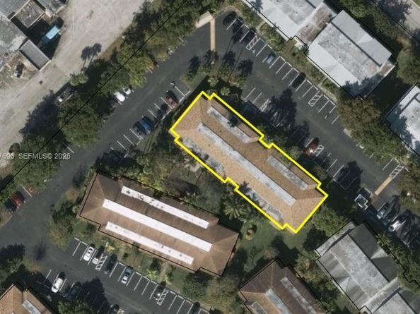 915 NE 199th St 20615, Miami FL 33179