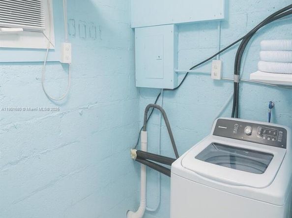 6317 Cleveland St, Hollywood FL 33024