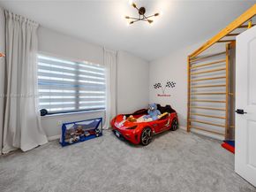2454 Primrose Pl, Oakland Park FL 33309
