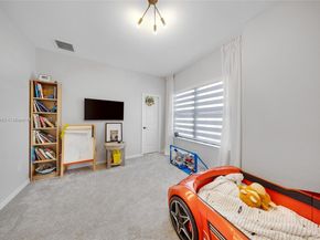 2454 Primrose Pl, Oakland Park FL 33309