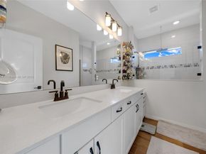 2454 Primrose Pl, Oakland Park FL 33309