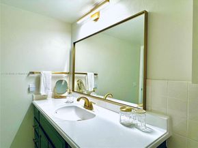 Undisclosed Address #A11914046, Fort Lauderdale FL 33308