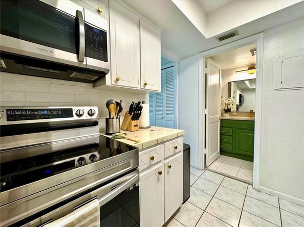 Undisclosed Address #A11914046, Fort Lauderdale FL 33308