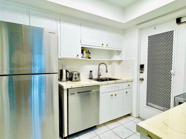 Undisclosed Address #A11914046, Fort Lauderdale FL 33308