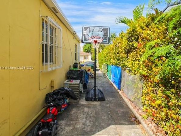 2655 SW 34th Ct, Miami FL 33133