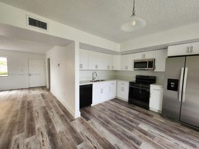 8420 SW 133rd Ave Rd 212, Miami FL 33183