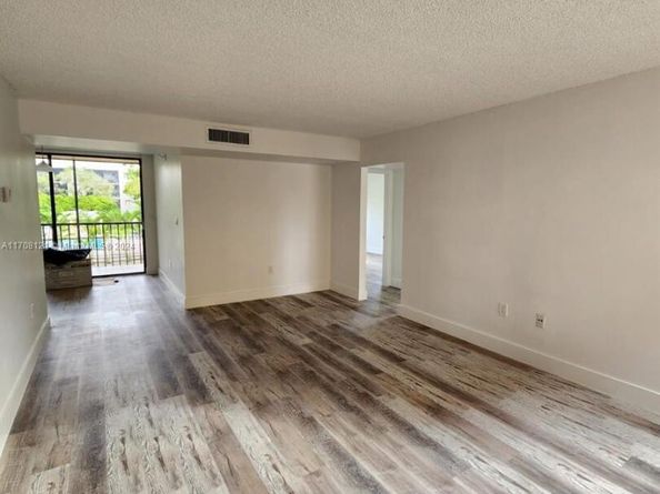 8420 SW 133rd Ave Rd 212, Miami FL 33183