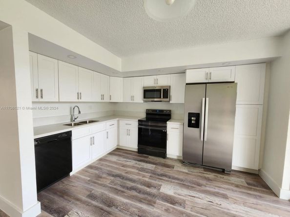 8420 SW 133rd Ave Rd 212, Miami FL 33183