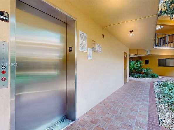 8420 SW 133rd Ave Rd 212, Miami FL 33183