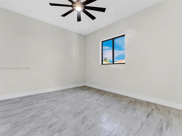 340 NW 139th St, North Miami FL 33168