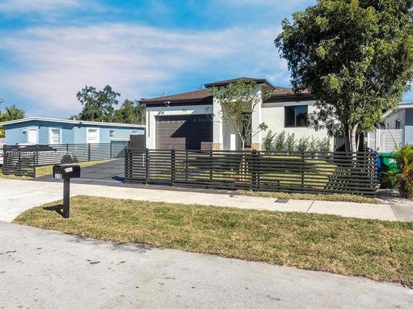 340 NW 139th St, North Miami FL 33168