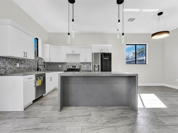 340 NW 139th St, North Miami FL 33168