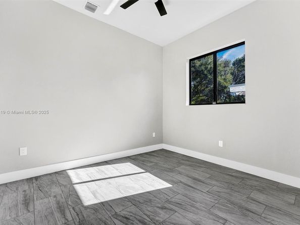 340 NW 139th St, North Miami FL 33168