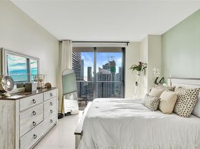 45 SW 9th St 4004, Miami FL 33130