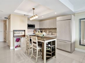 45 SW 9th St 4004, Miami FL 33130