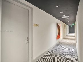 45 SW 9th St 4004, Miami FL 33130