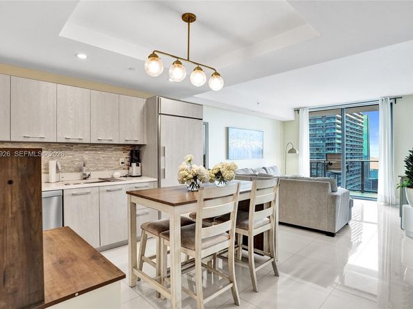 45 SW 9th St 4004, Miami FL 33130