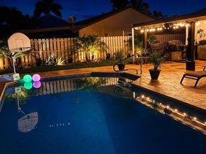 921 Monticello Ave, Davie FL 33325