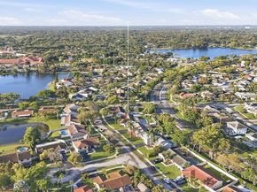 921 Monticello Ave, Davie FL 33325